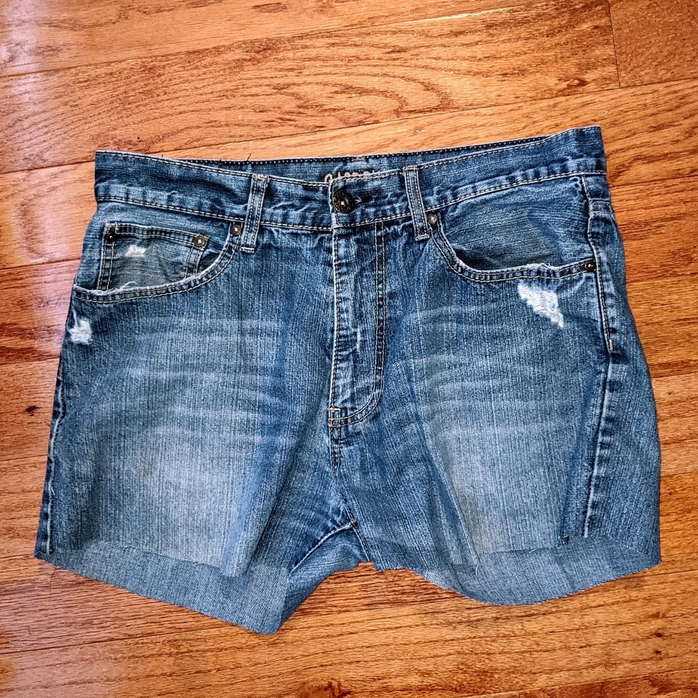 Carbon Modified Cutoff Shorts - Picture 4 of 8